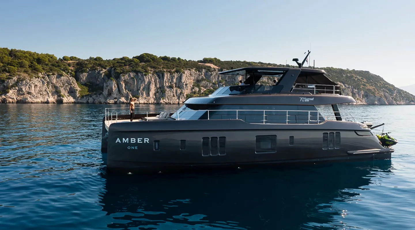 AMBER ONE Cruising