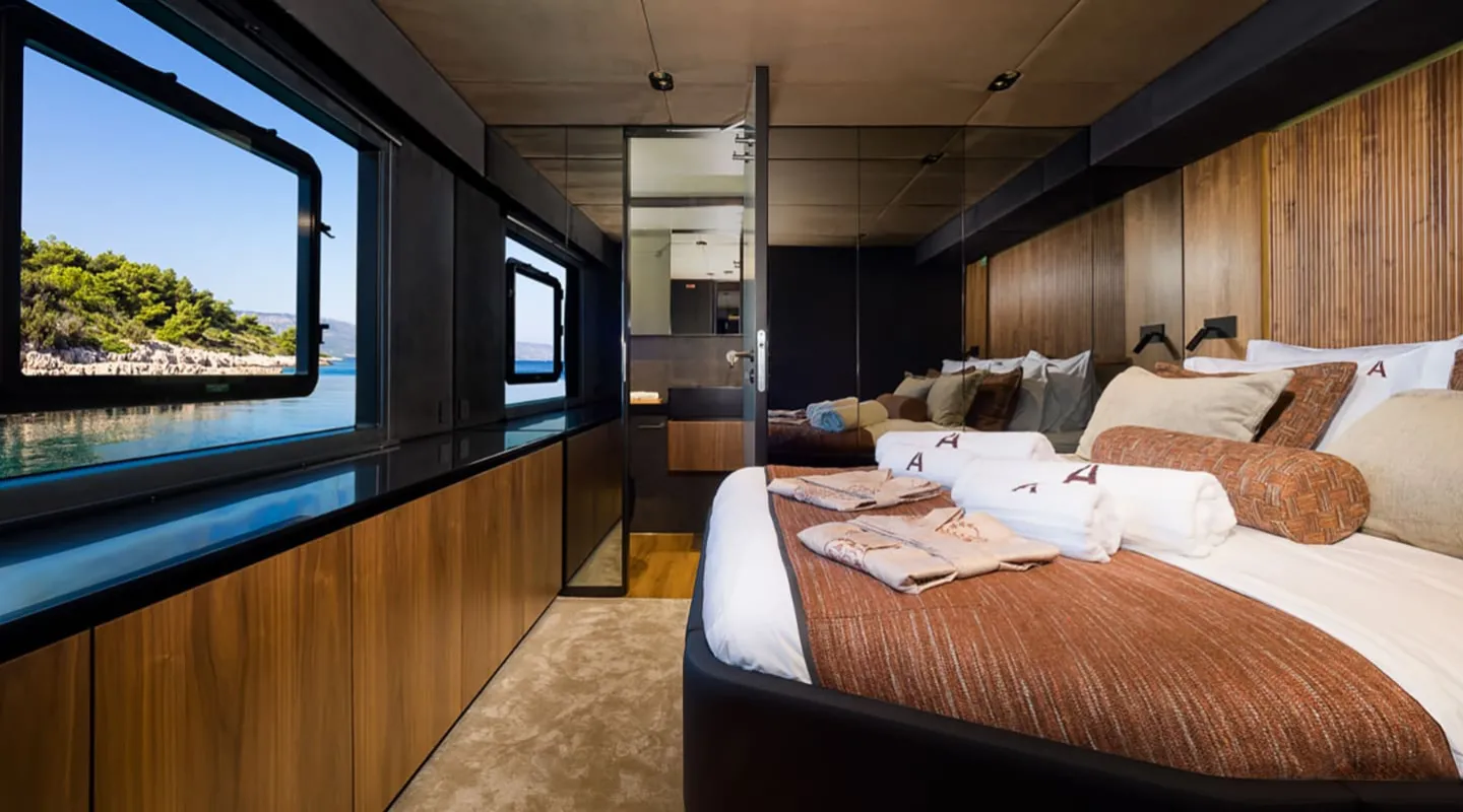 AMBER ONE Double cabin