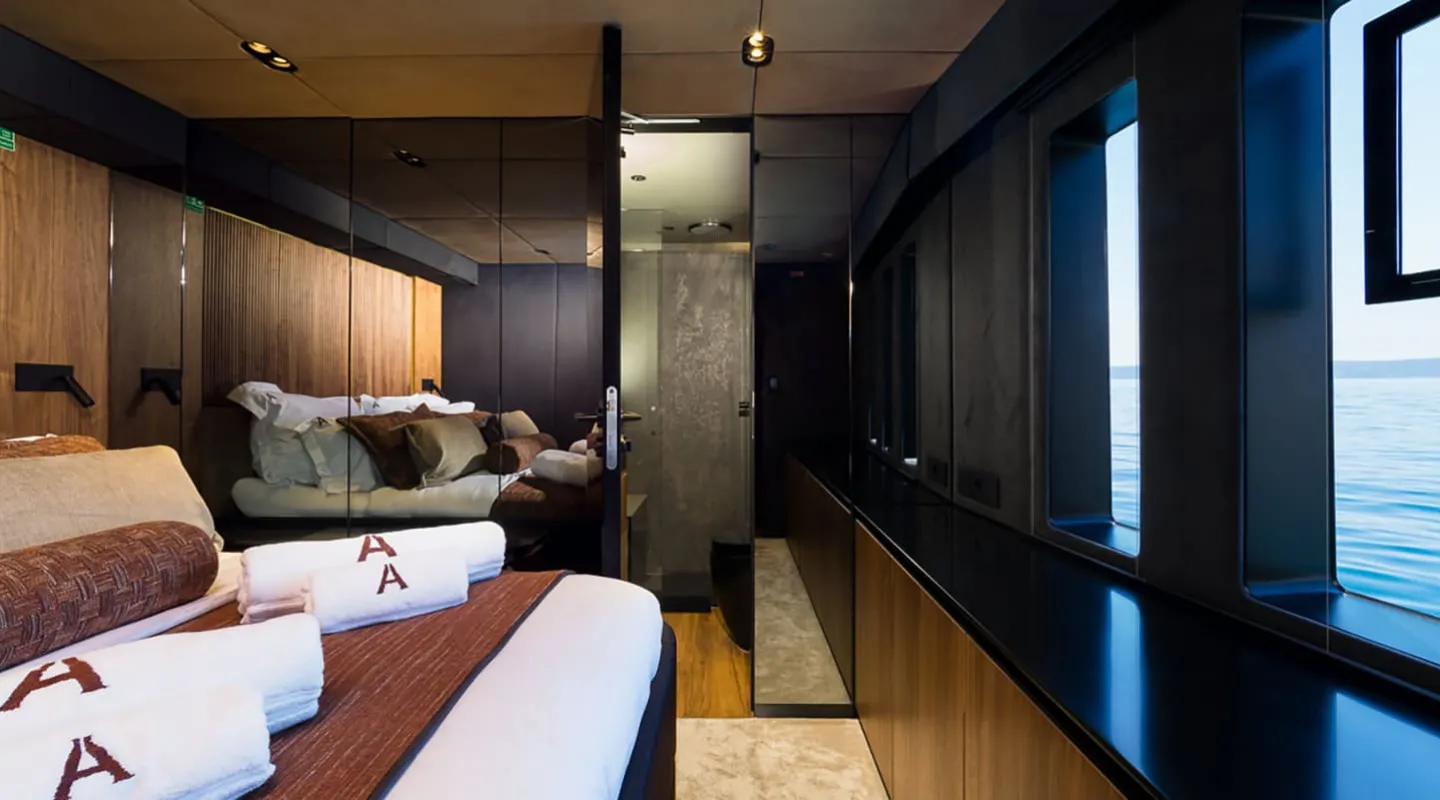 AMBER ONE Double cabin