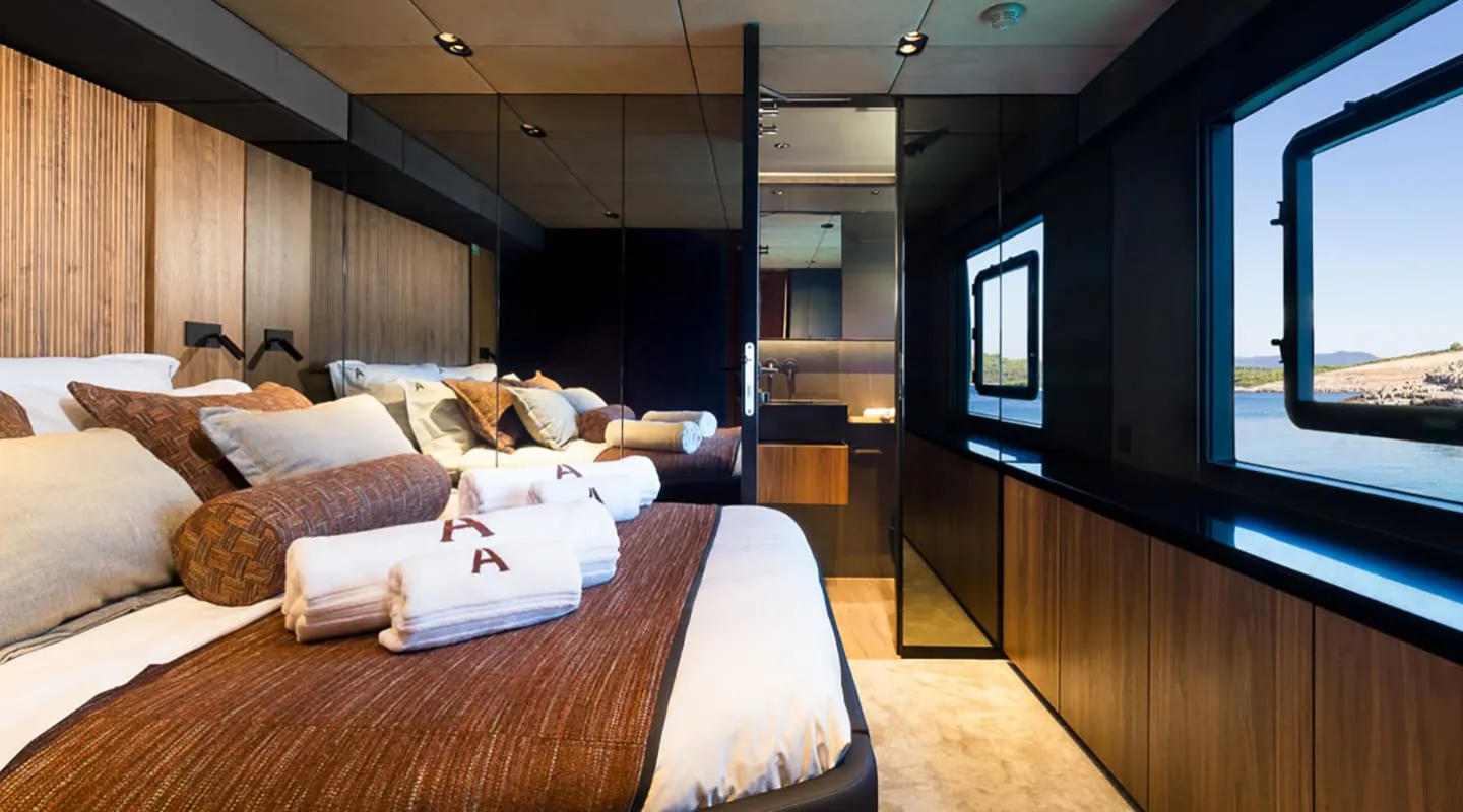AMBER ONE Double cabin