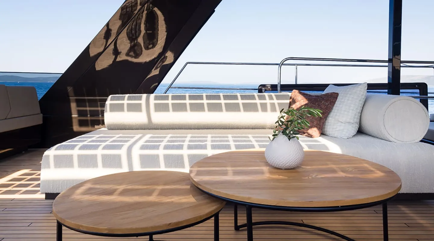 AMBER ONE Flybridge