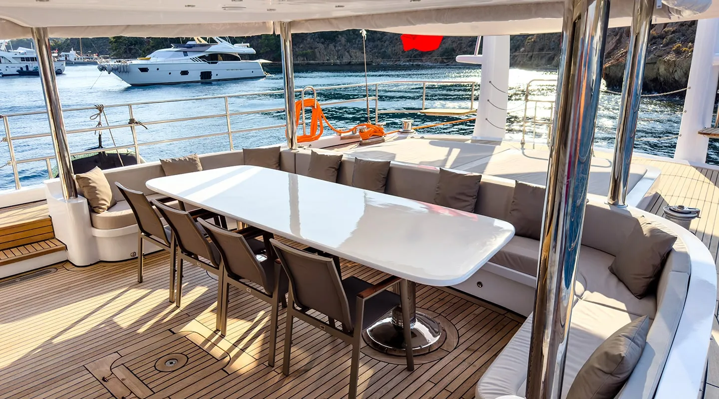 ANGELO III Aft deck