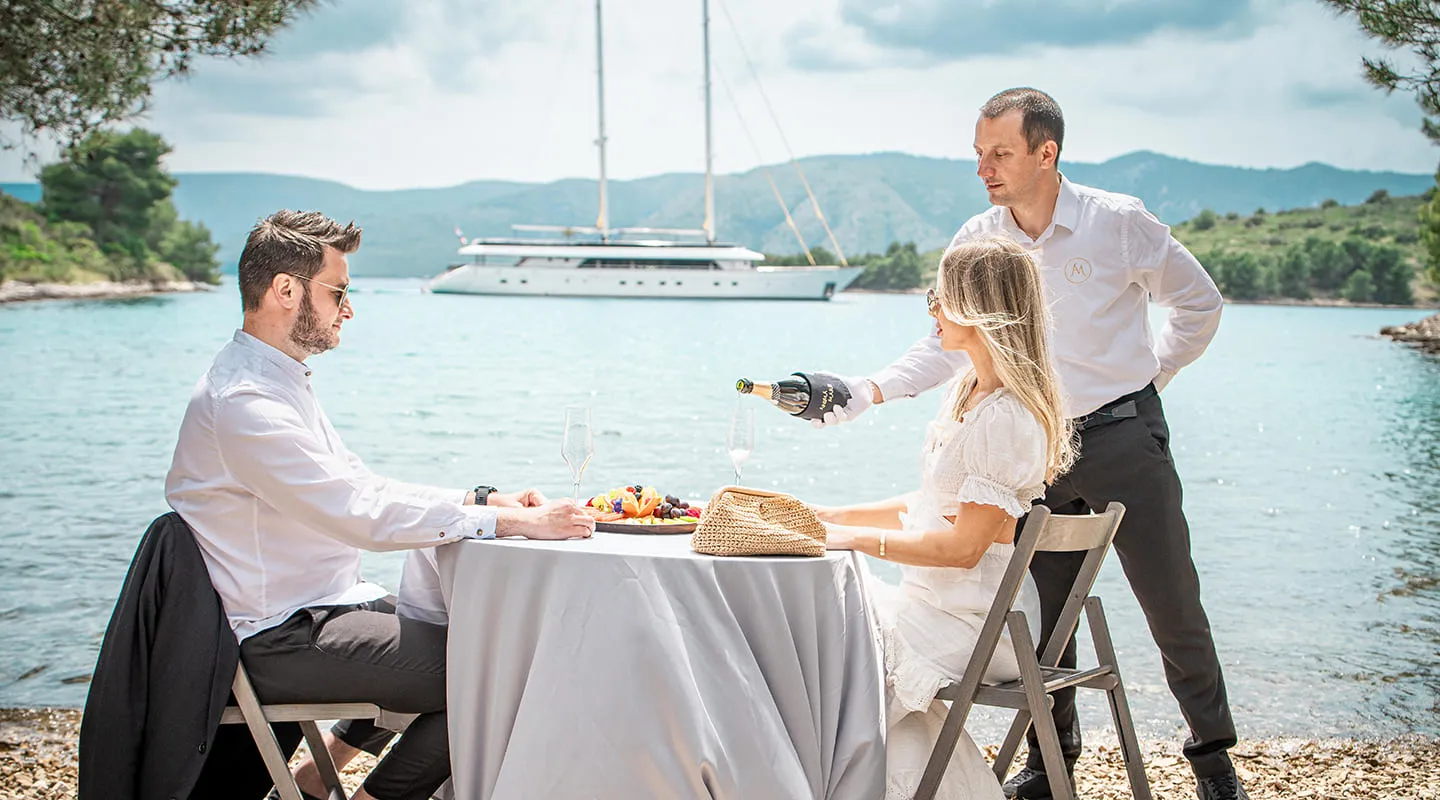 ANIMA MARIS Beach lunch