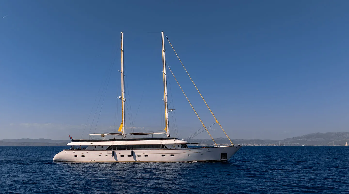 ANIMA MARIS Cruising