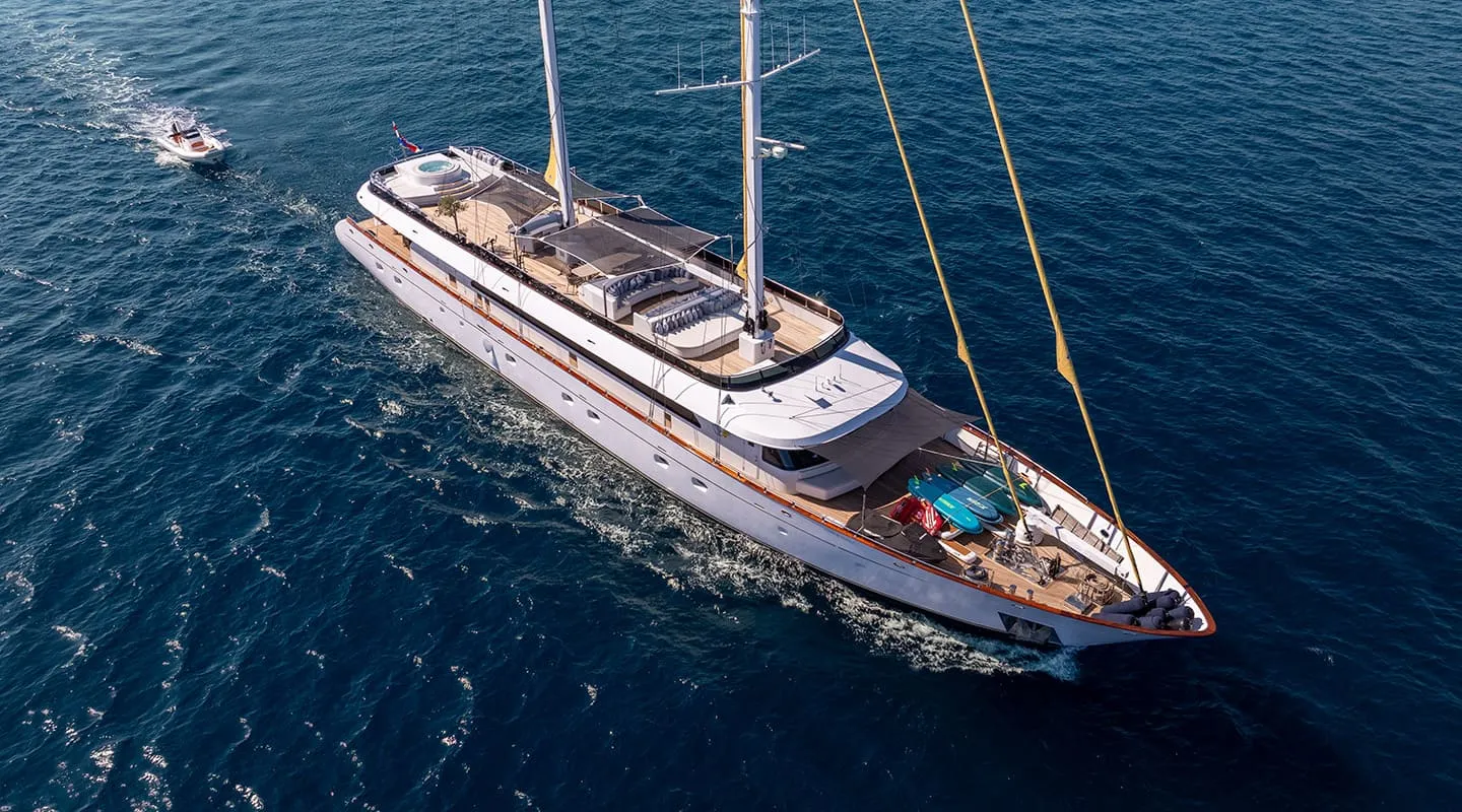 ANIMA MARIS Cruising