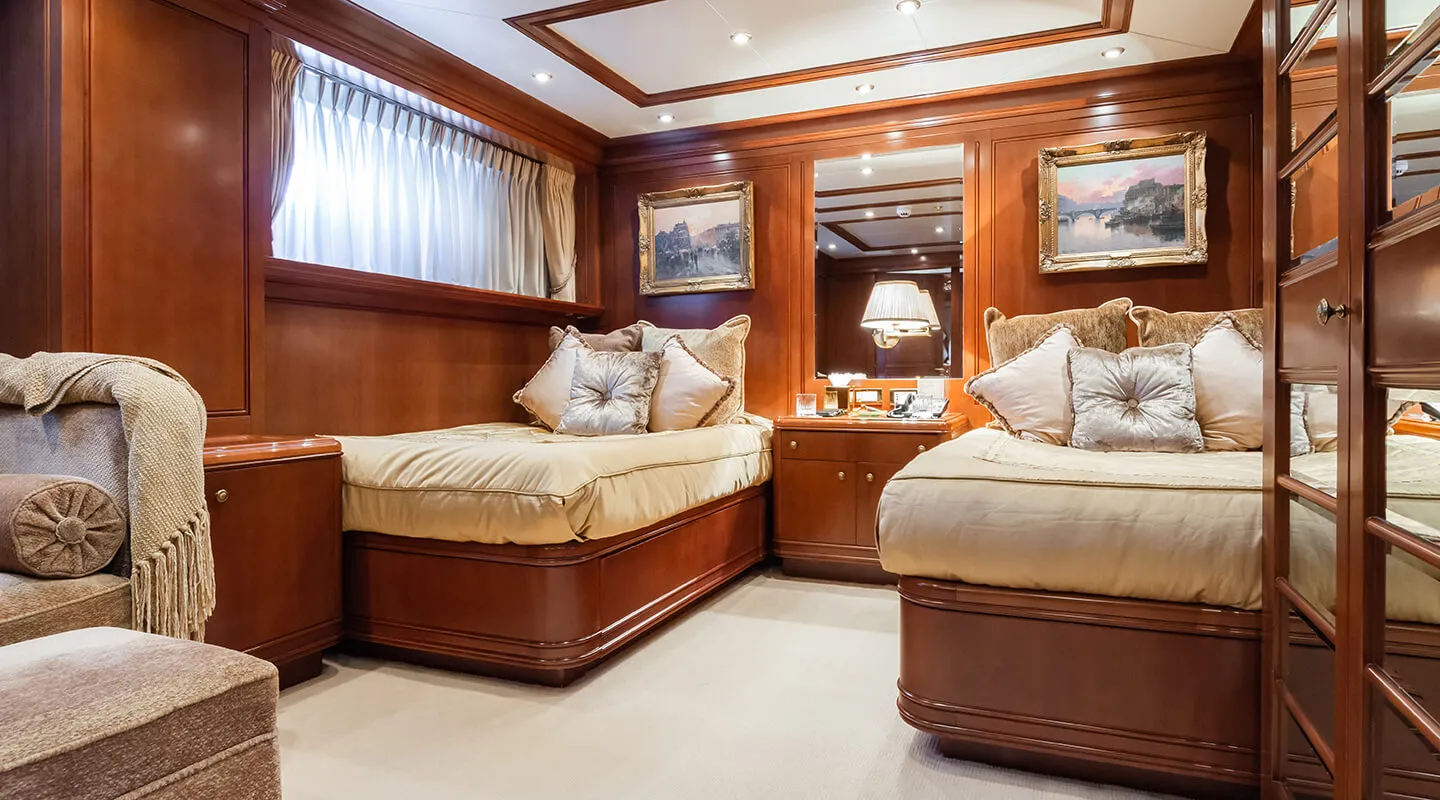 APOGEE Twin cabin