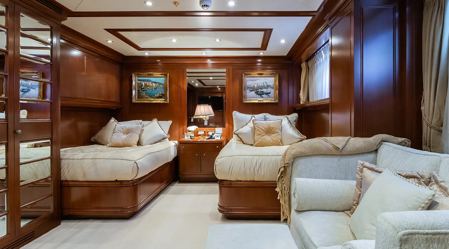 APOGEE Twin cabin
