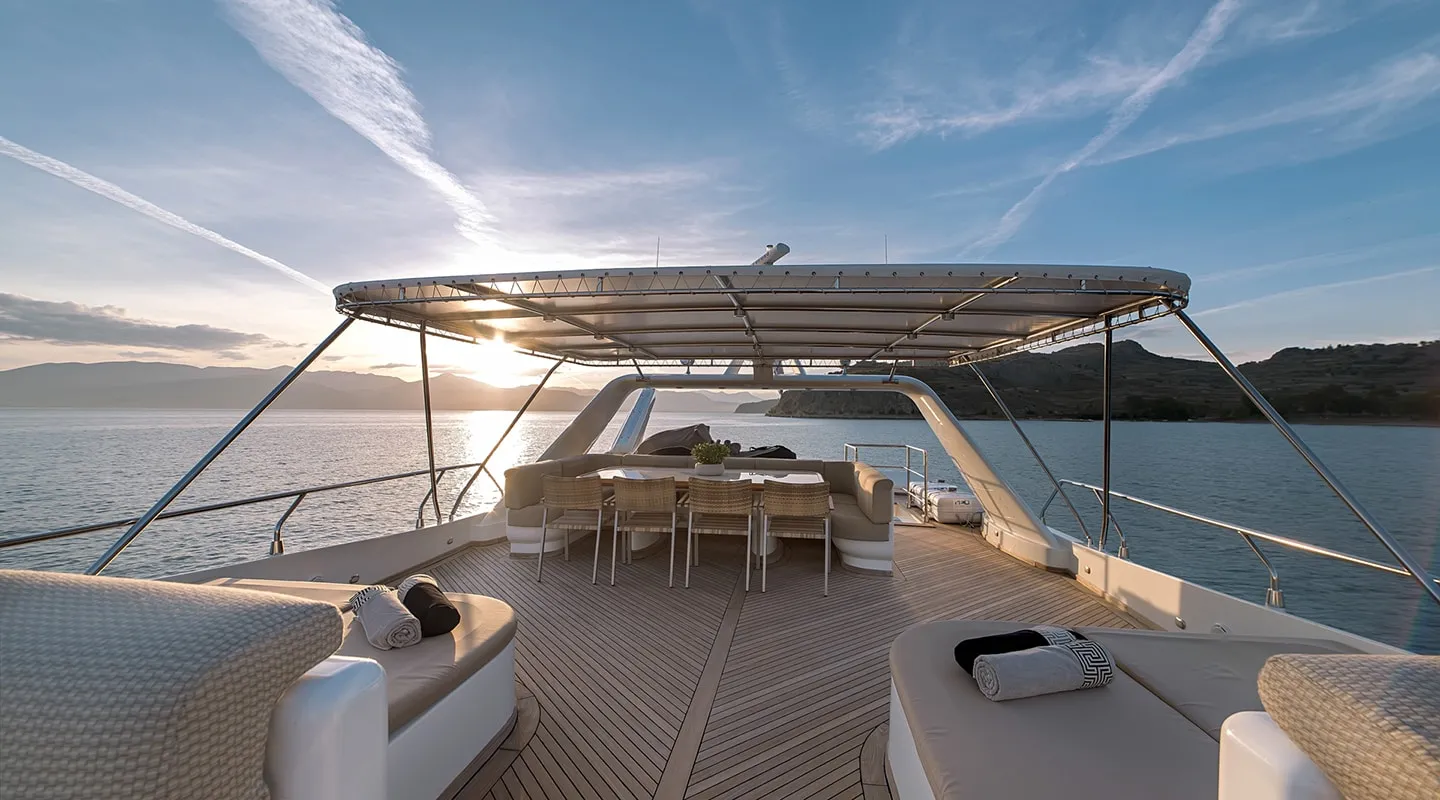 AQUILA Sun deck