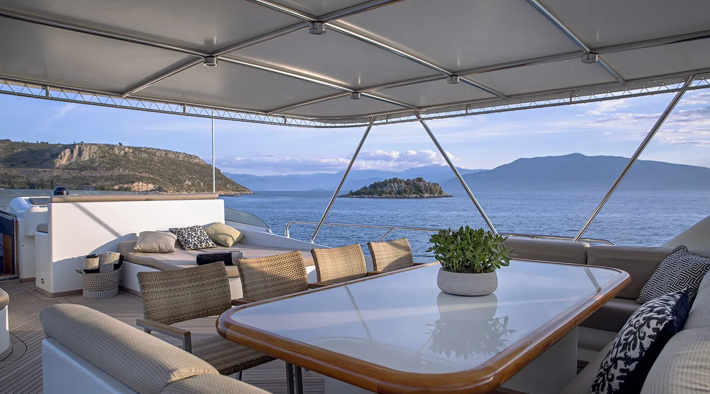 AQUILA Sun deck