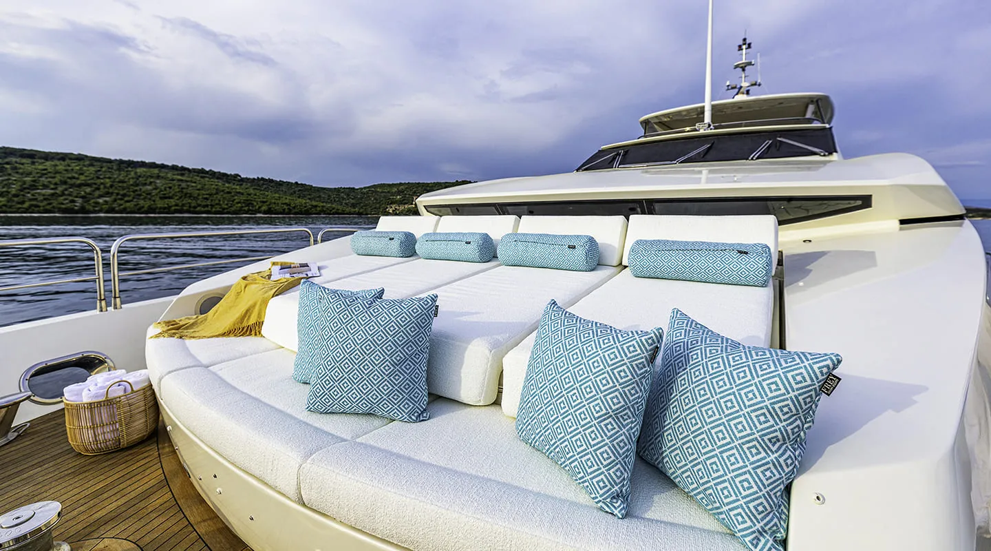 ARAGO Bow deck