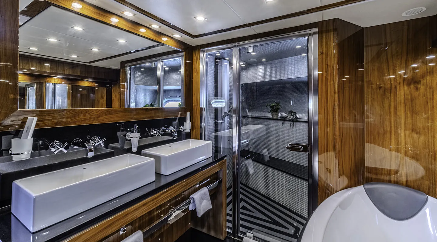 ARAGO Ensuite master stateroom