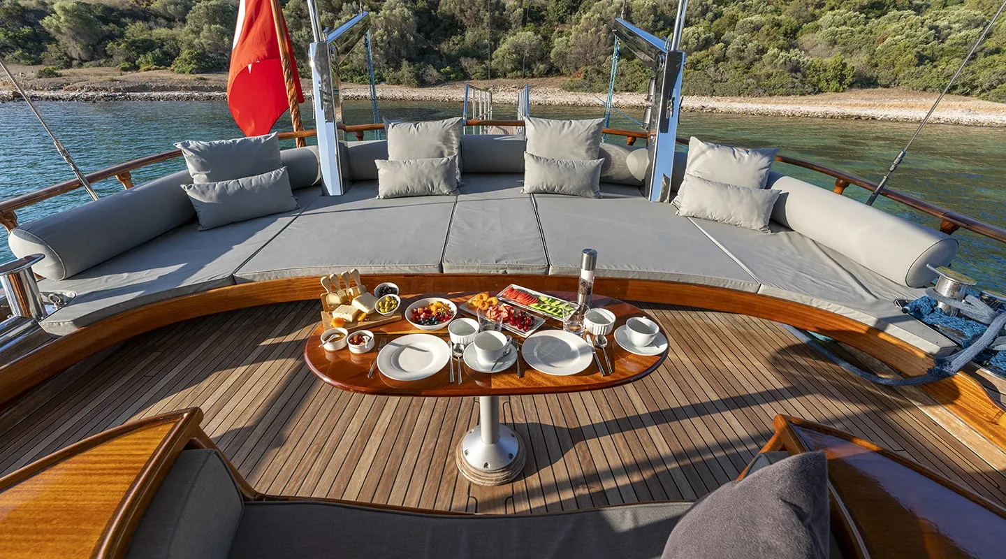 BEDIA SULTAN Aft deck