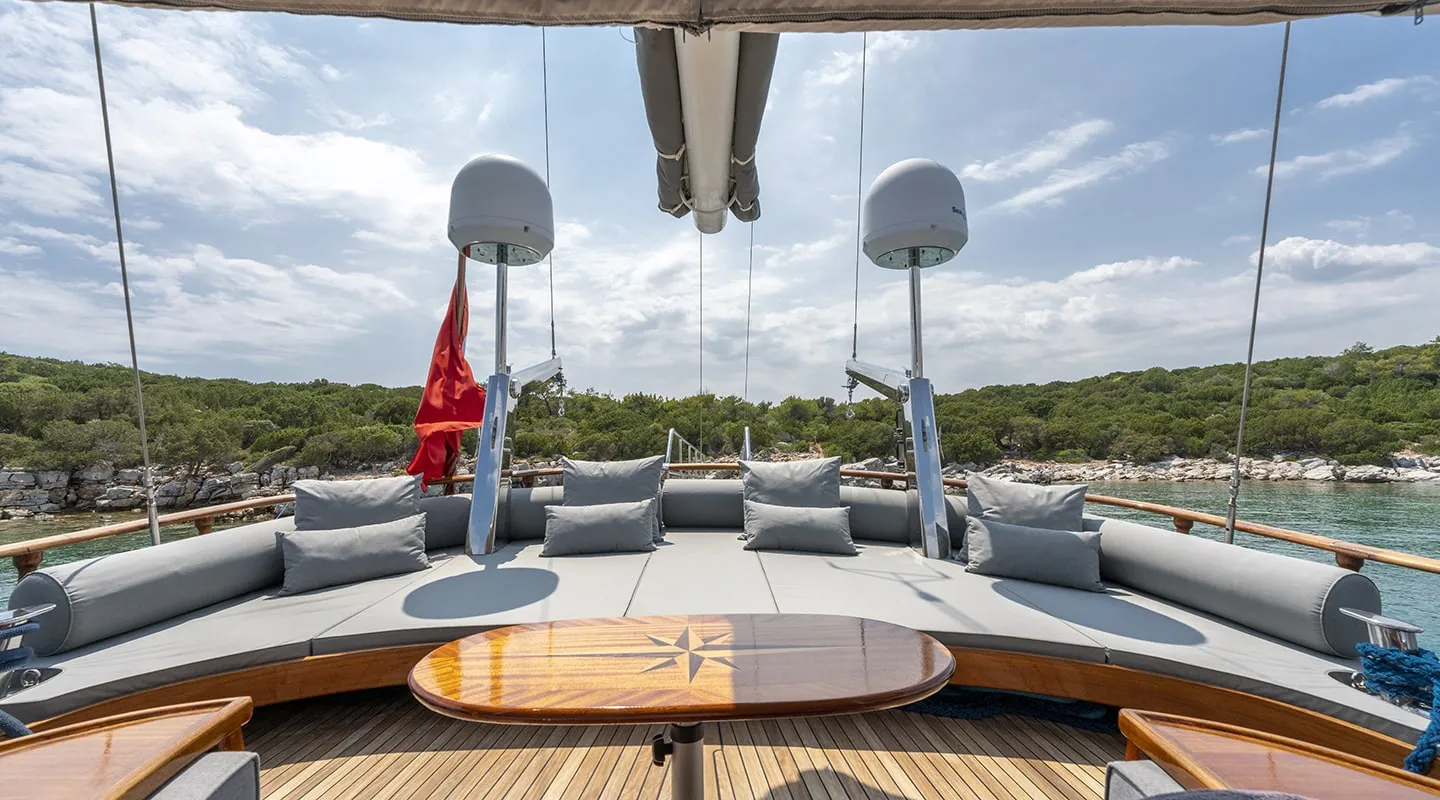 BEDIA SULTAN Aft deck