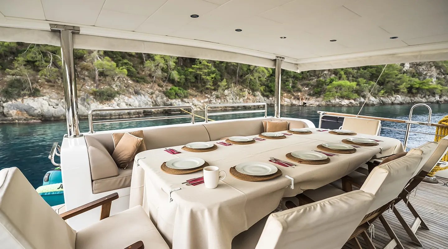 BELGIN SULTAN Aft deck