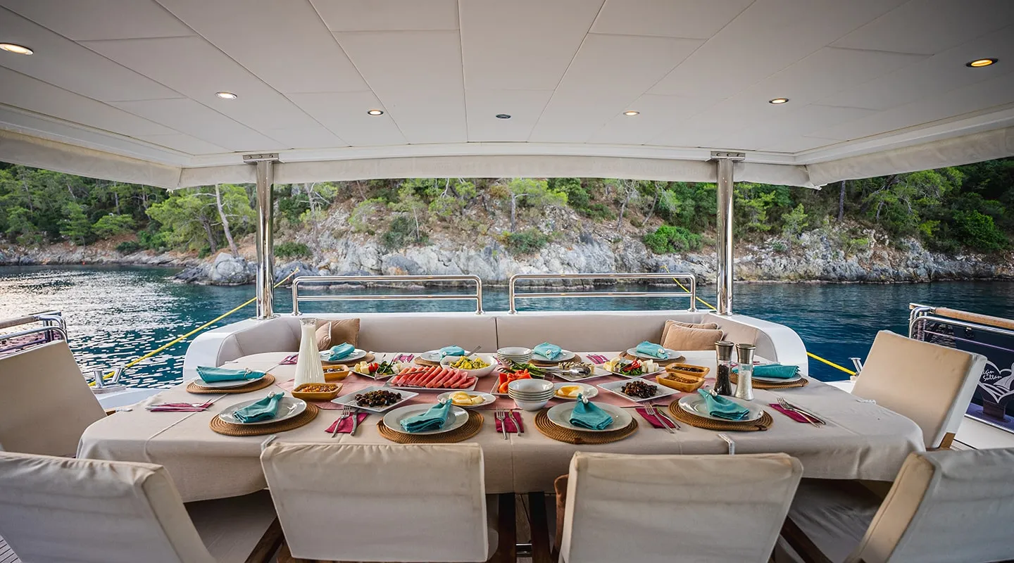 BELGIN SULTAN Aft deck