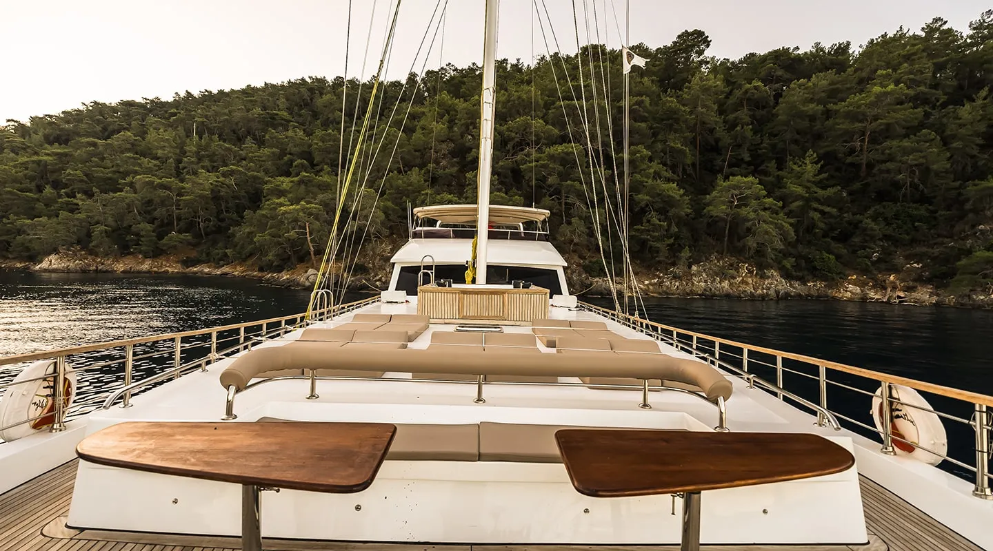 BELGIN SULTAN Bow deck