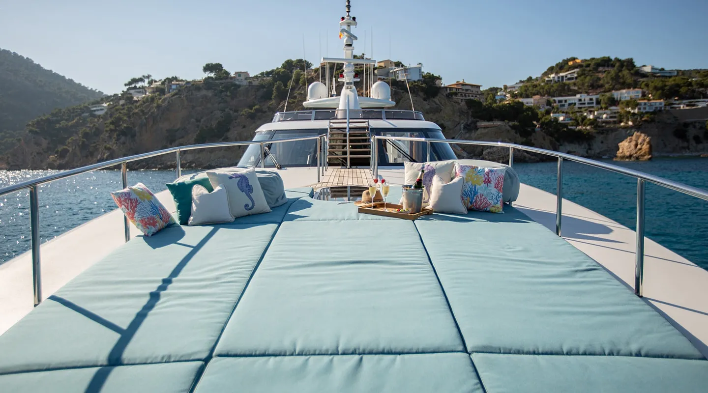 BENITA BLUE Bow deck