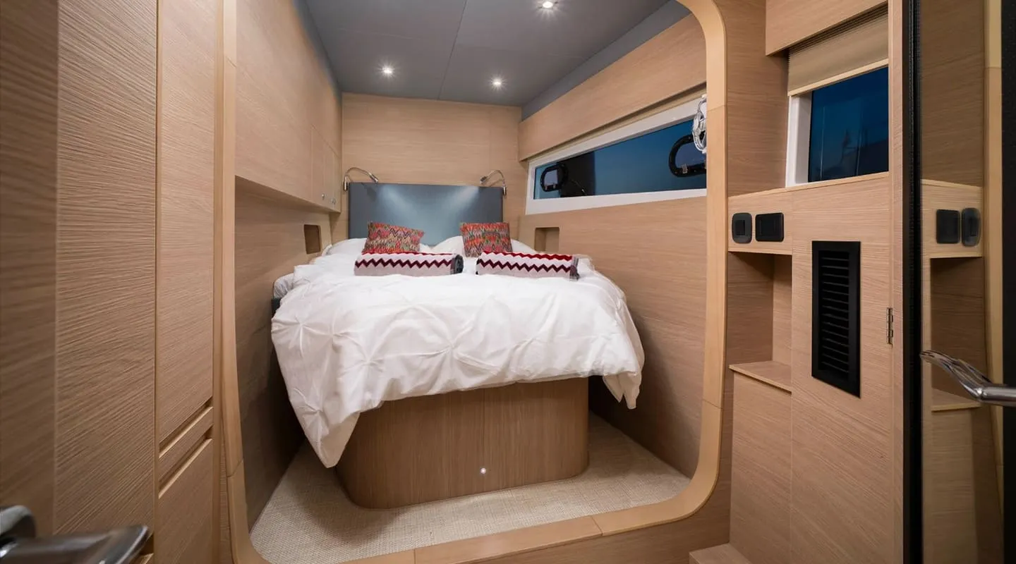 BY MY SIDE Double cabin