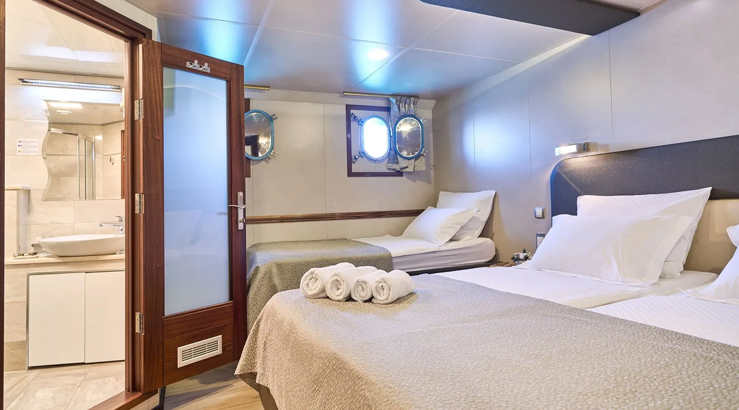 CASABLANCA Triple cabin