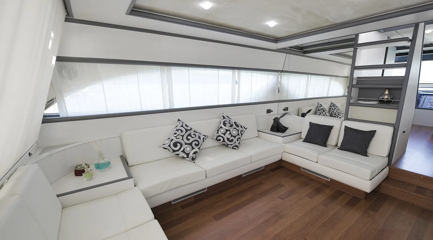 CELINE Saloon