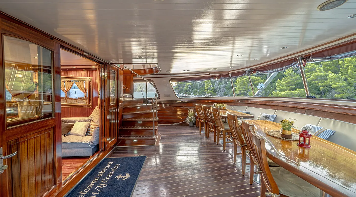 CESARICA Aft deck