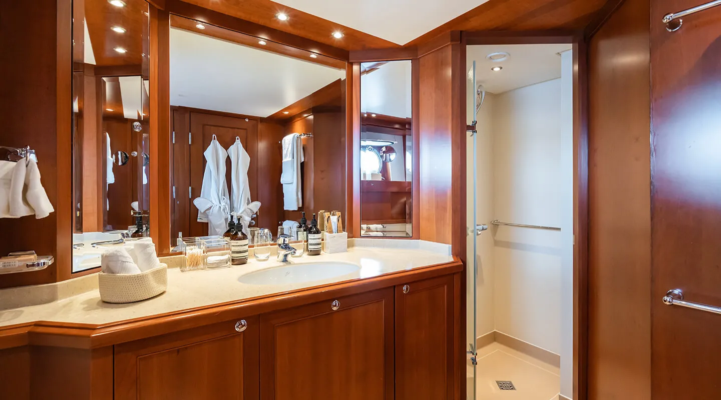 CORNELIA Bathroom