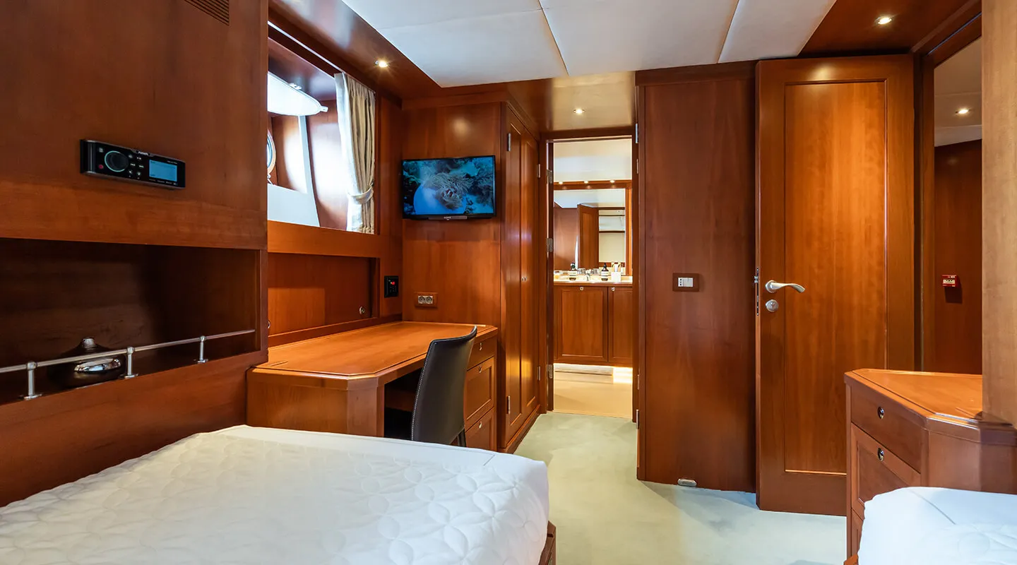 CORNELIA Twin cabin