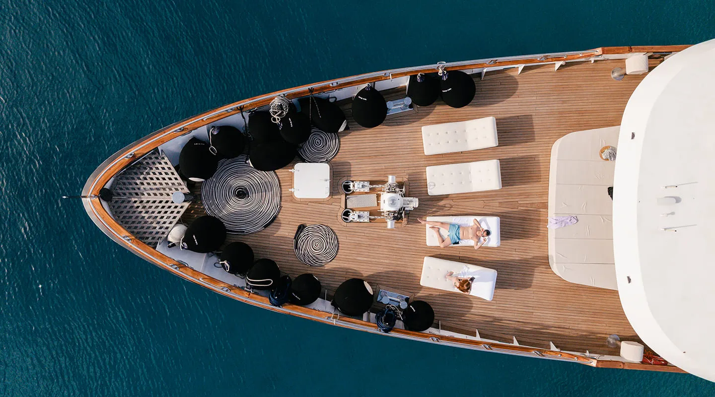CRISTAL Bow deck