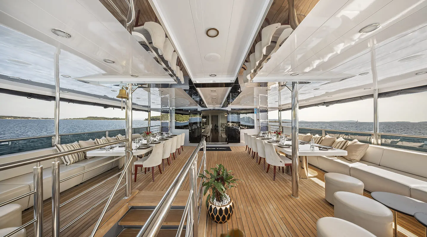 CRISTAL Lounge area