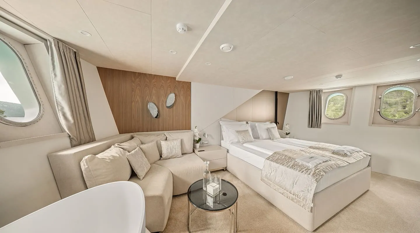 CRISTAL Master cabin