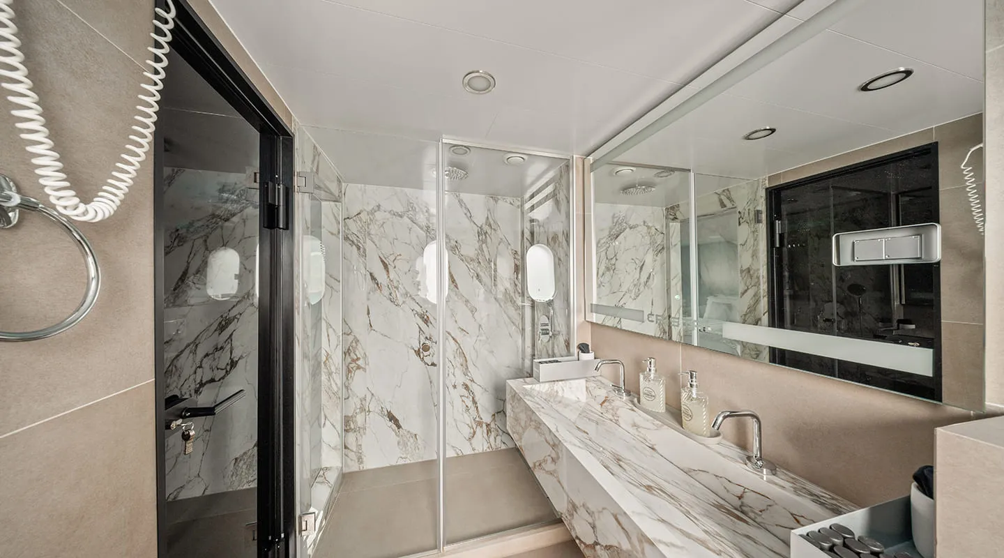 CRISTAL Master cabin