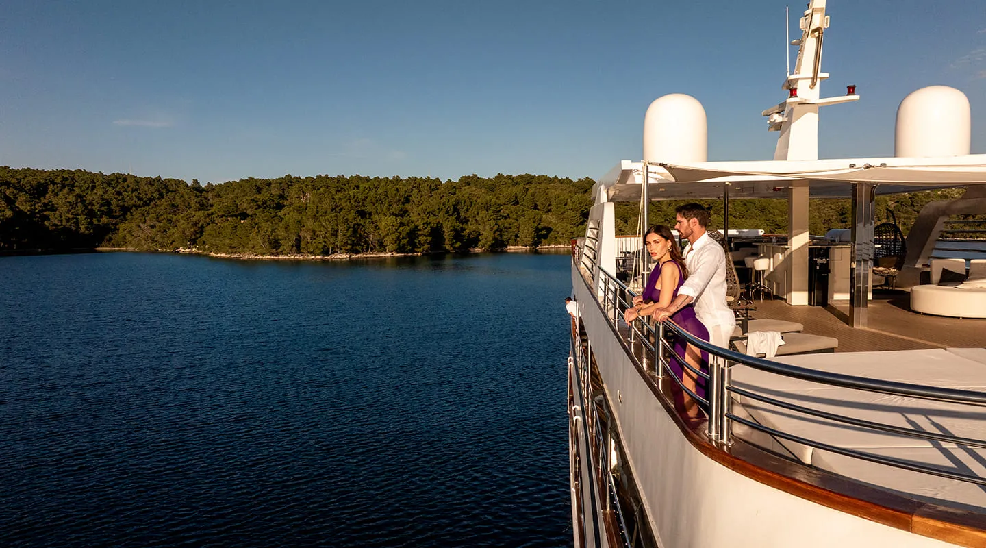 CRISTAL Sundeck