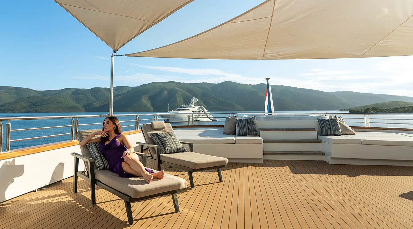 CRISTAL Sundeck