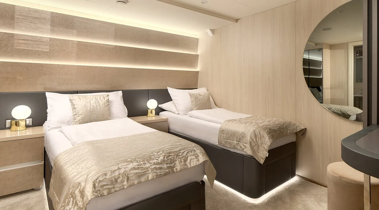 CRISTAL Twin cabin