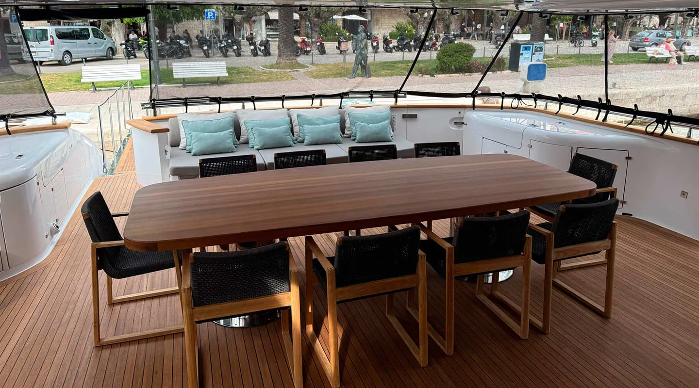 CYNTHIA Aft deck