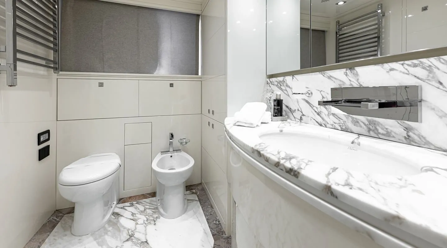 CYNTHIA Bathroom
