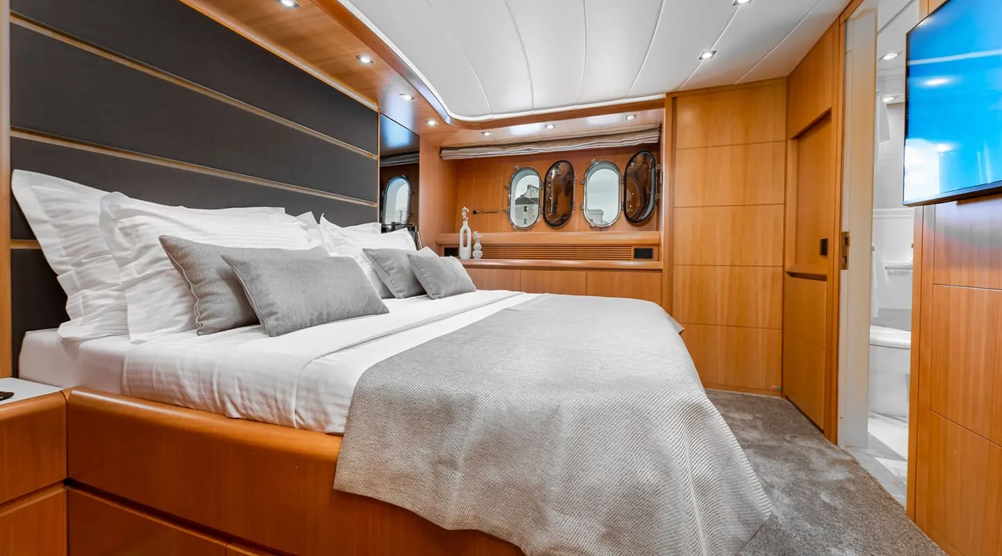 CYNTHIA Double cabin