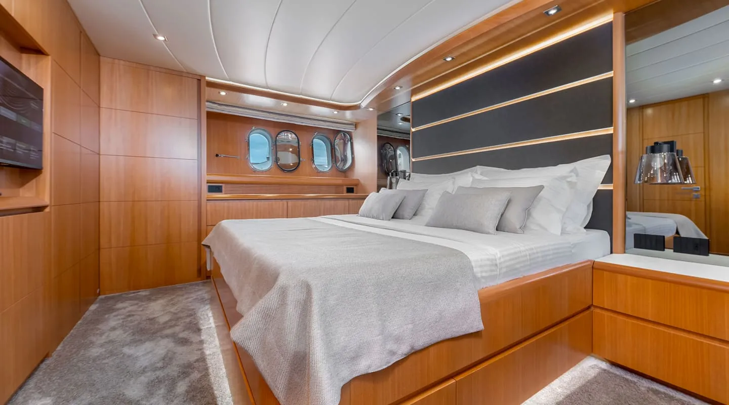 CYNTHIA Double cabin
