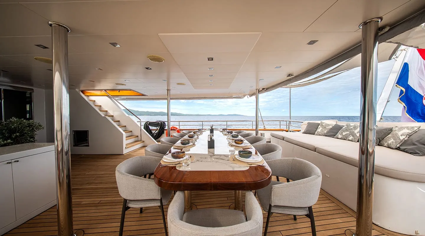 DALMATINO Aft deck