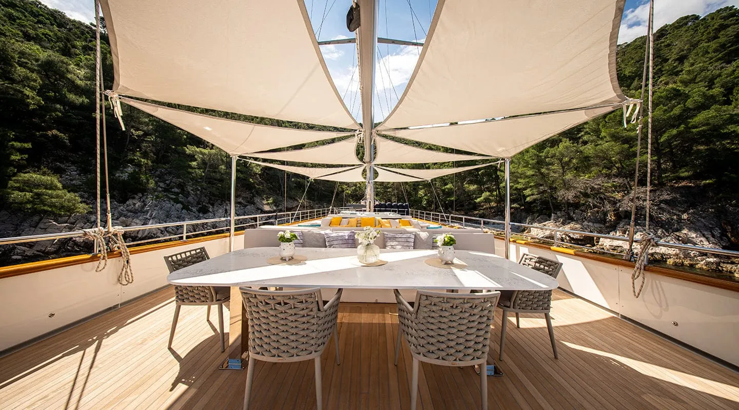 DALMATINO Sundeck