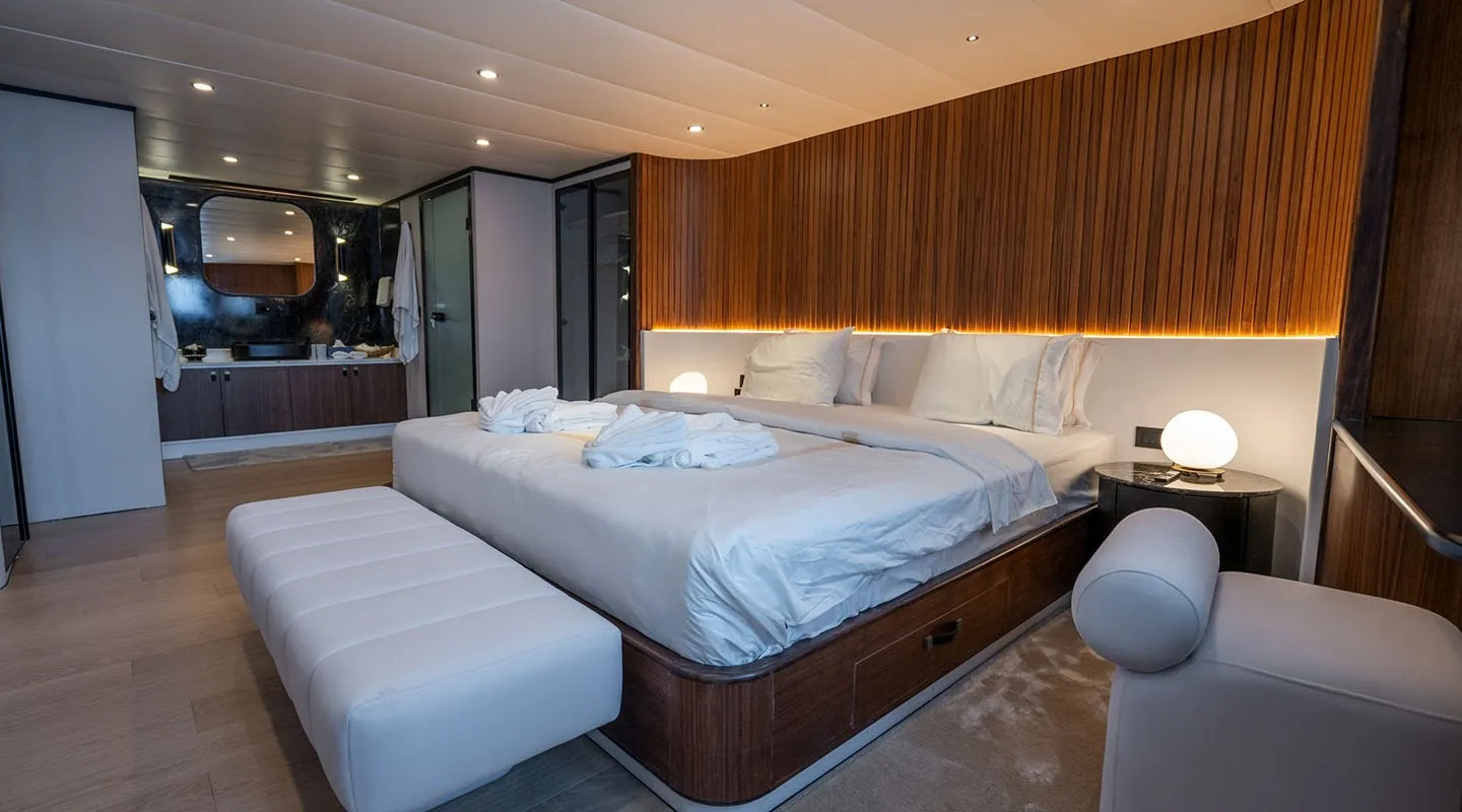 DE LOVE Double cabin