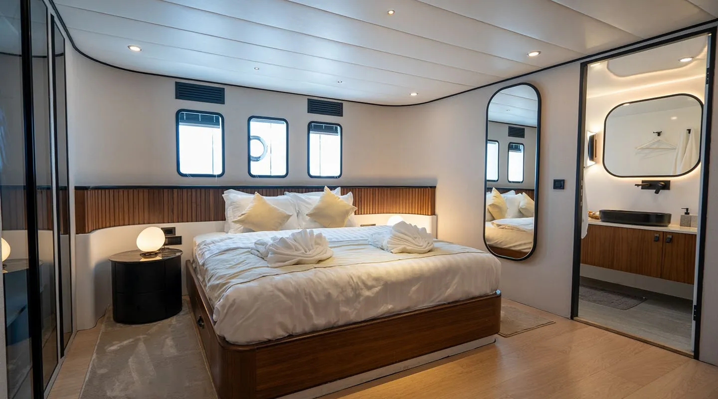 DE LOVE Master cabin