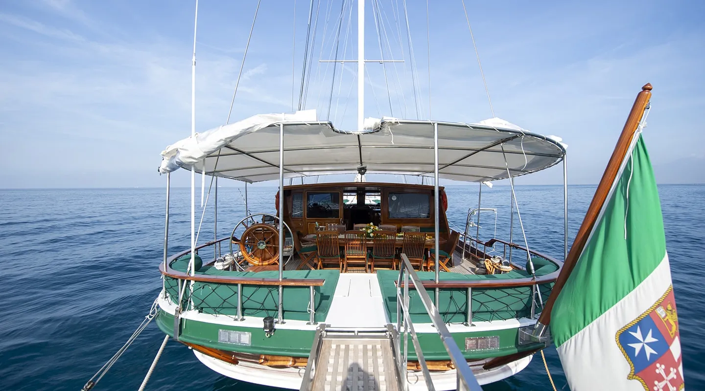 DERIYA DENIZ Aft deck