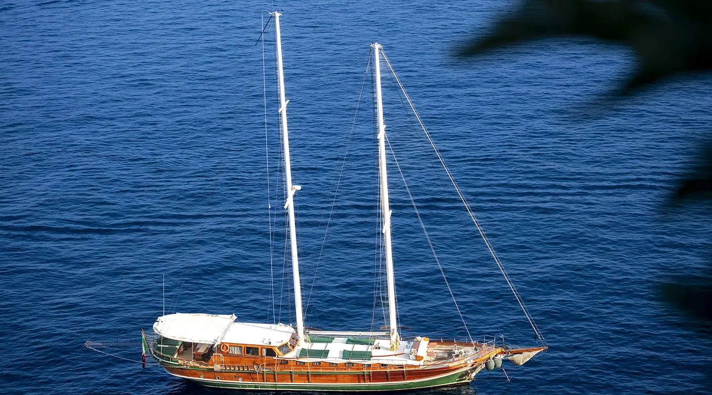 DERIYA DENIZ Anchored