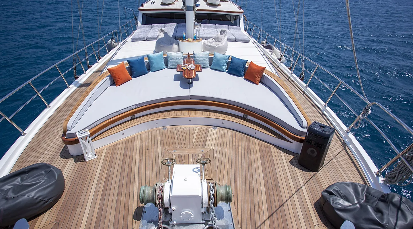 DIVA DENIZ Bow deck