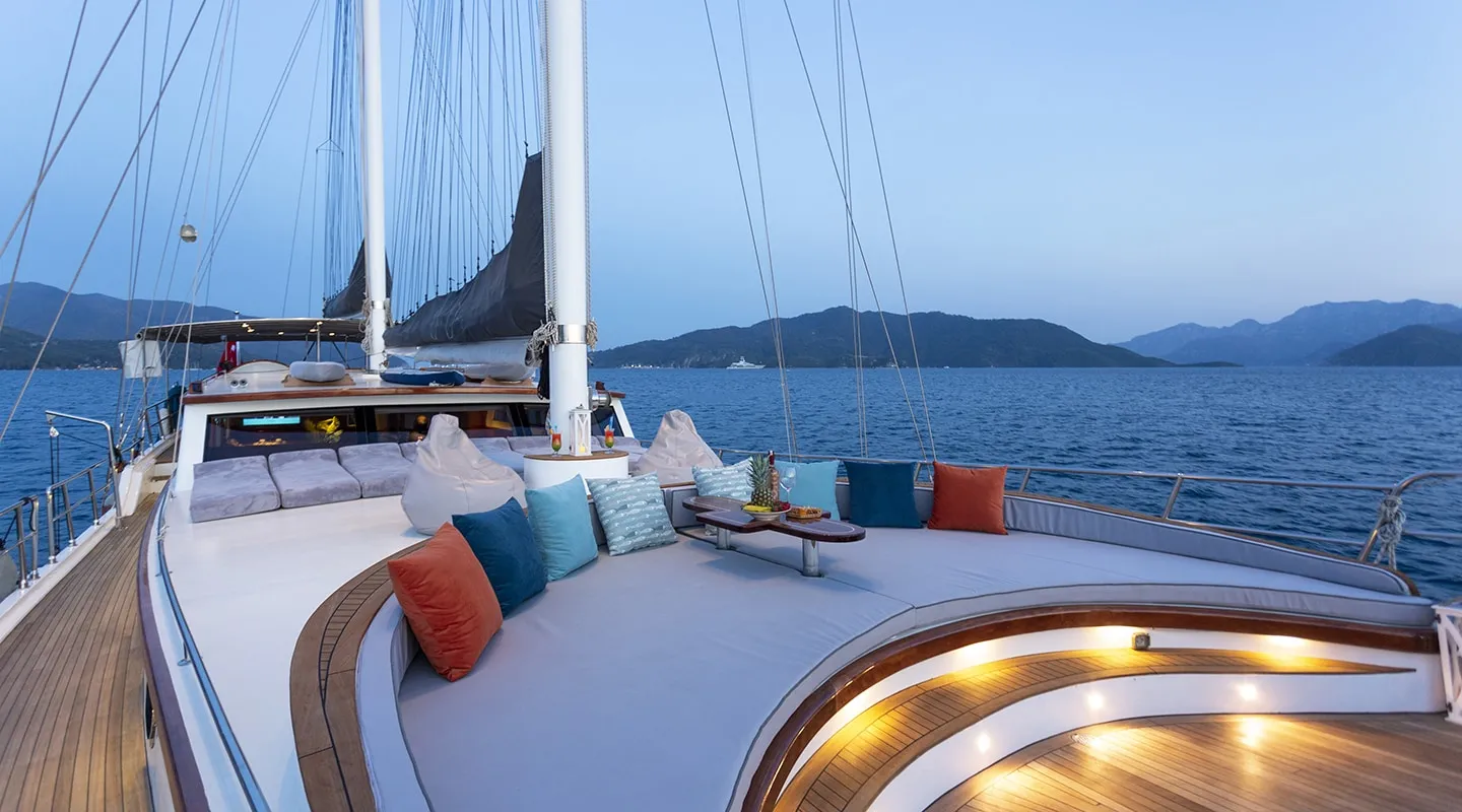 DIVA DENIZ Bow deck