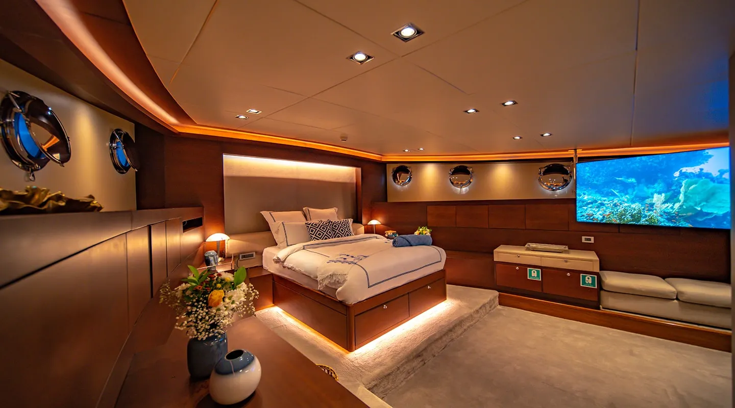 DOUBLE EAGLE Master cabin