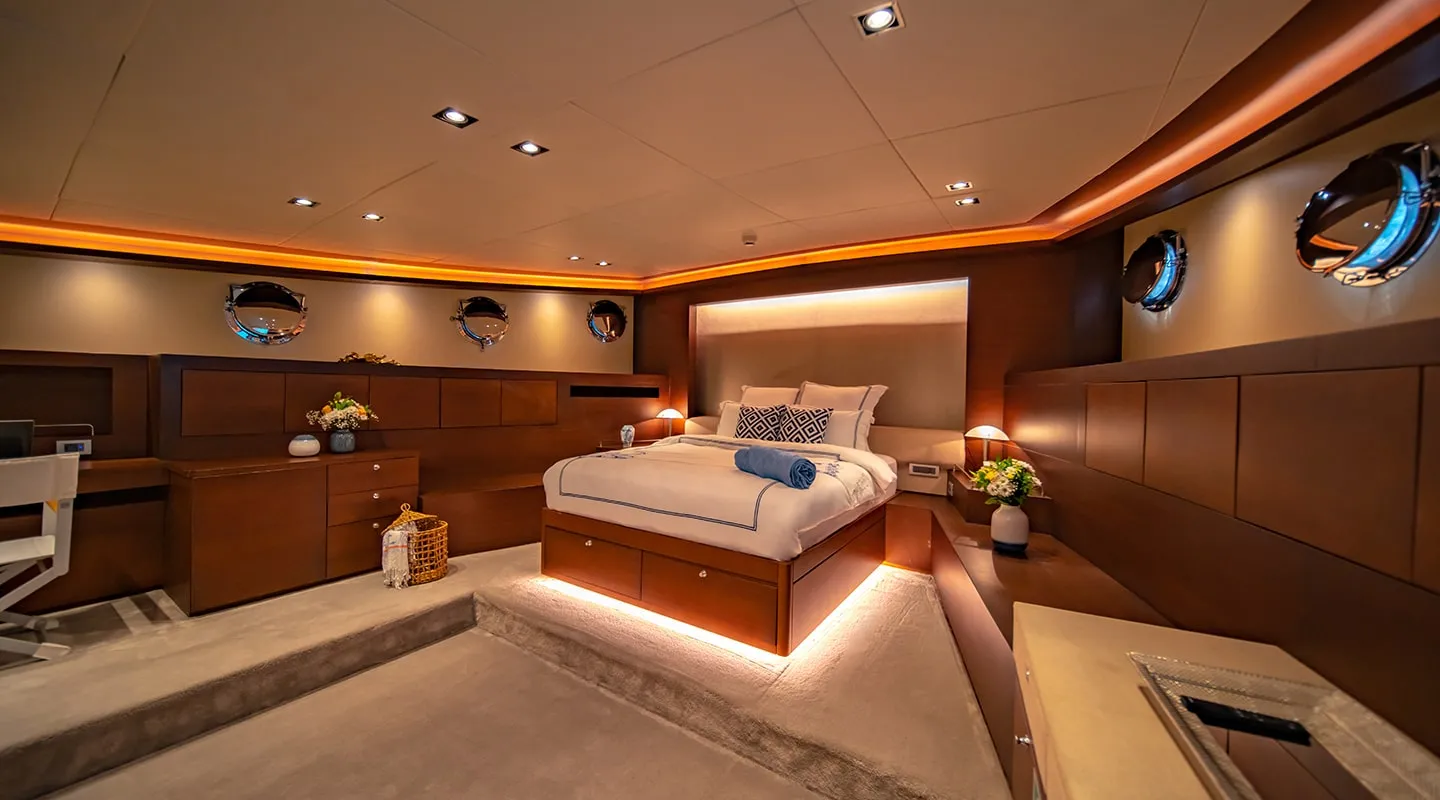 DOUBLE EAGLE Master cabin