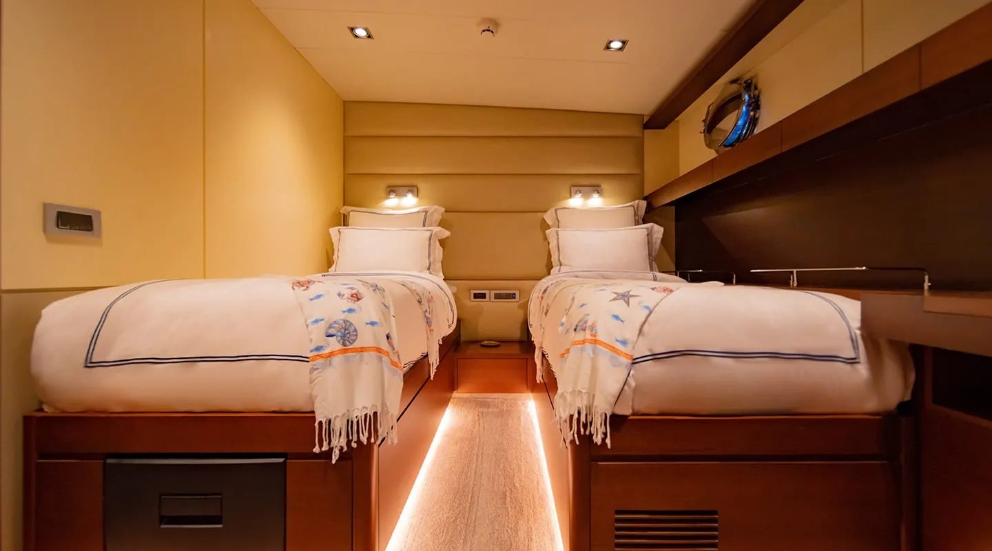 DOUBLE EAGLE Twin cabin