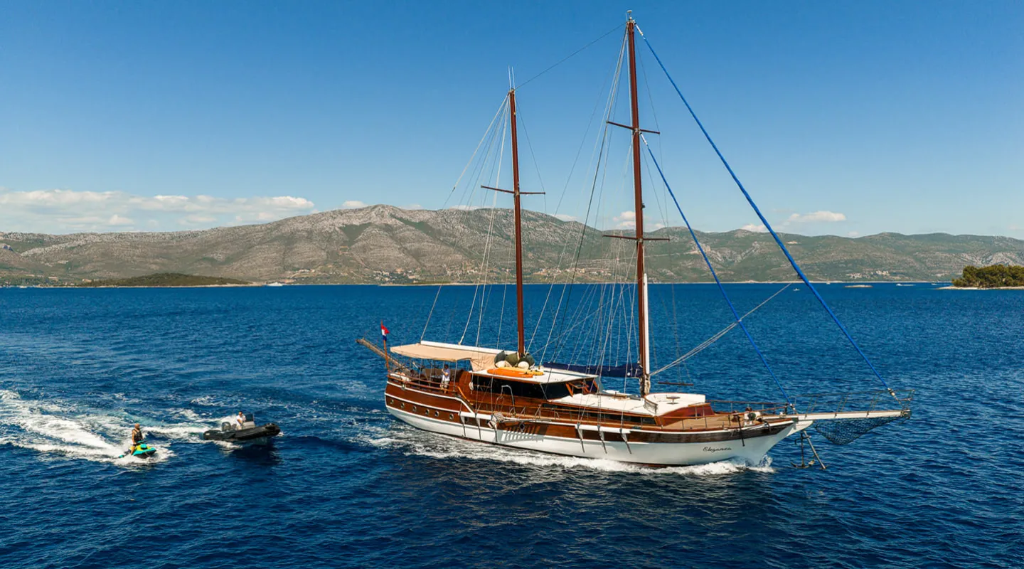 ELEGANZA Cruising